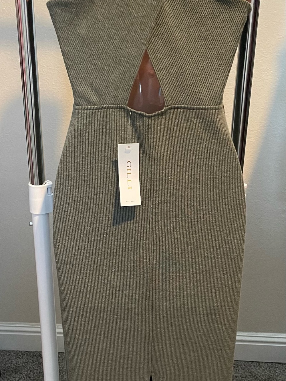 Gilli Sage Green Ribbed Midi Dress with Keyhole Neck - Picture 3 of 3